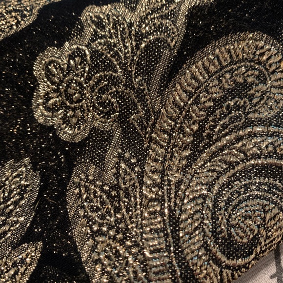 SOLD Dressy stunning scarf - Picture 7 of 7